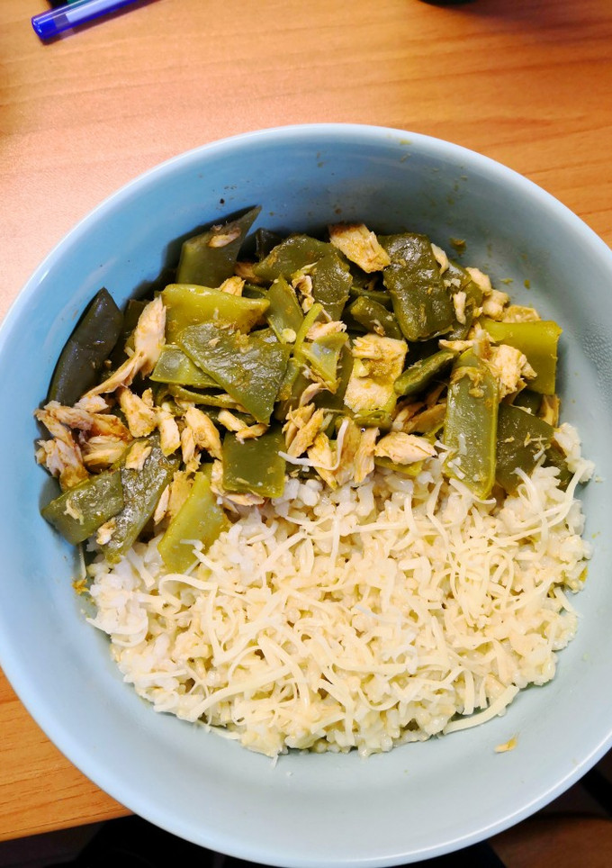 Una foto de Judías con bonito y pimentón dulce con arroz integral