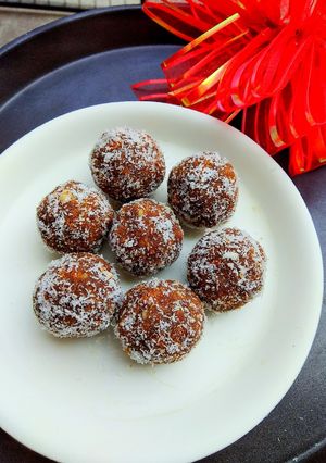 A picture of Besan Chocolaty Ladoos.
