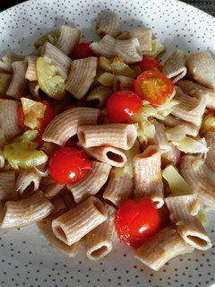 Una foto de Maccheroni de espelta con verduras