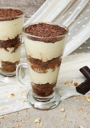 Una foto de ☕🇮🇹Tiramisú en vaso 🇮🇹☕ Postre sin huevo, sin horno y sin complicaciones 😉