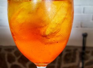Una foto de Aperol spritz