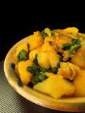 Patatas con espinacas y bacalao