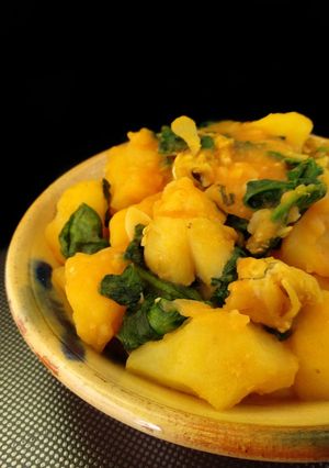 Una foto de Patatas con espinacas y bacalao