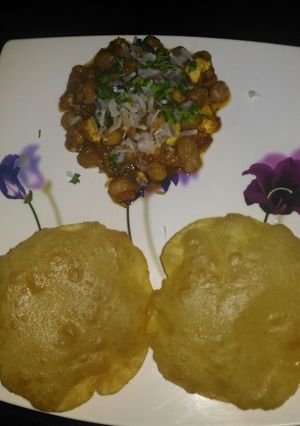 A picture of Chole bature.