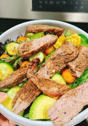 Hình của món Salad 🥗 thịt bò nướng.
