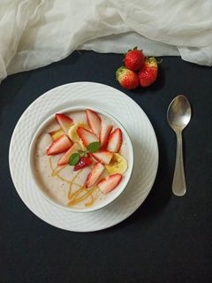 बनाना स्ट्रॉबेरी स्मूदी (Banana strawberry smoothie recipe in hindi) रेसिपी मुख्य फोटो