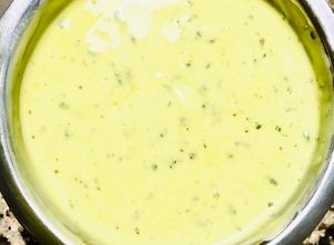 Una foto de ALIÑO DE YOGURT para condimentar ensaladas🥗verduras🥬🥦🍆o usar como dip🍲