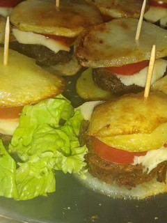 Una foto de Choripapa o morcipapa vegano (receta 2x1)