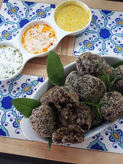 Foto di Polpette di quinoa e salsine allo yogurt