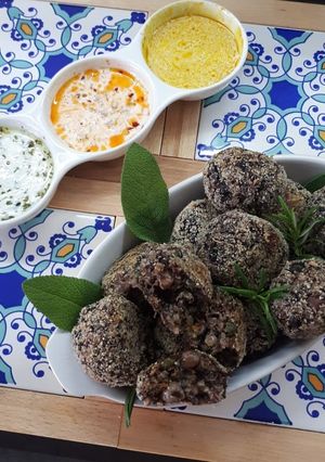 Foto di Polpette di quinoa e salsine allo yogurt