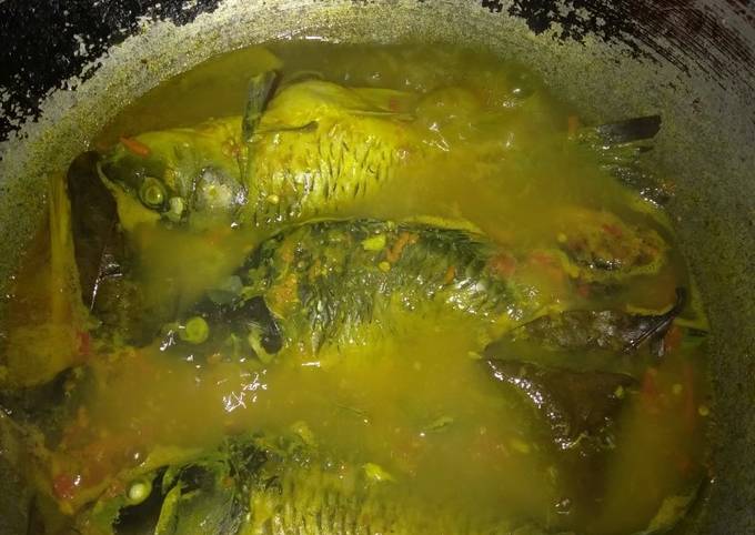 Cara Gampang mengolah Ikan mas kuah kuning yang Menggugah Selera