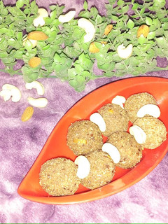 आटा सूजी के लड्डू (Aata suji ke laddu recipe in Hindi) रेसिपी मुख्य फोटो