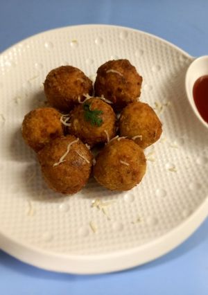 A picture of Rice cheesy pakoda.