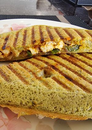 A picture of Mung Dal Paneer sandwich.