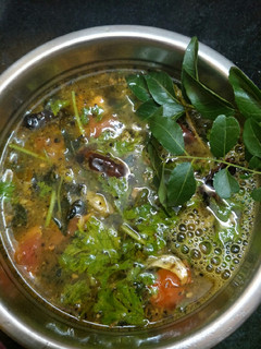 உடைத்த மிளகு ரசம் (Milagu rasam recipe in tamil) செய்முறை முக்கிய புகைப்படம்
