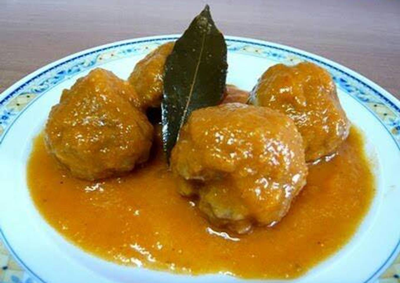 Albóndigas en salsa de pimientos