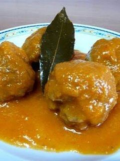 Una foto de Albóndigas en salsa de pimientos