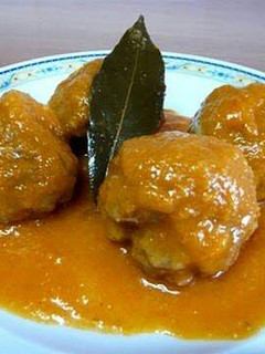 Una foto de Albóndigas en salsa de pimientos