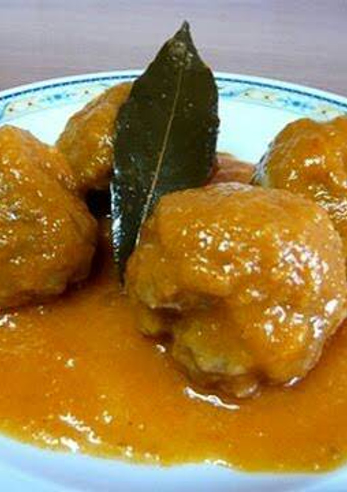 Una foto de Albóndigas en salsa de pimientos