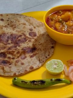 આલુ મટર સબ્જી (Aloo Matar Sabji Recipe In Gujarati) રેસીપી મુખ્ય ફોટો