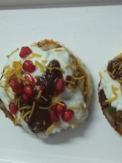 ब्रेड की पापड़ी चाट (Bread Ki papdi chaat recipe in Hindi) रेसिपी मुख्य फोटो