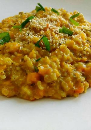 Una foto de Risotto de arroz yamani y calabaza (vegano)