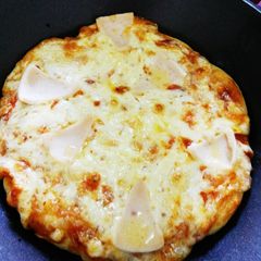 A picture of Pizza dough.