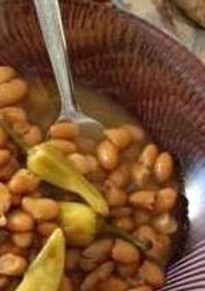 Una foto de Frijoles de la olla con chile  güero