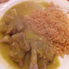 A picture of Manitas de Puerco en salsa verde.