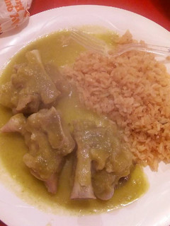 A picture of Manitas de Puerco en salsa verde.