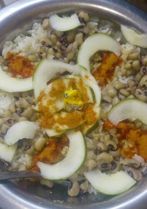 A picture of Garau garau (rice n beans).