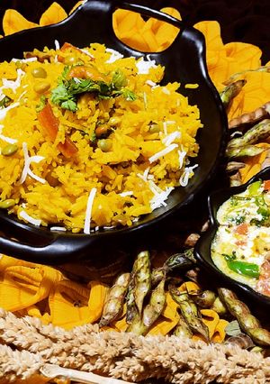 सोलेभात अर्थात तुरीचे दाणे घालून केलेला भात..(Toori Danyacha Bhat Recipe In Marathi) रेसिपी चे मुख्य फोटो 