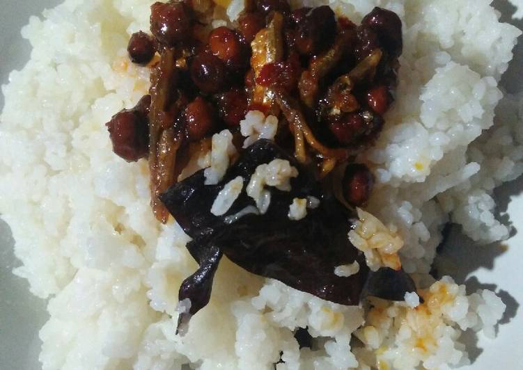 Langkah Mudah untuk Menyiapkan Nasi liwet mudah tapi enak Anti Gagal