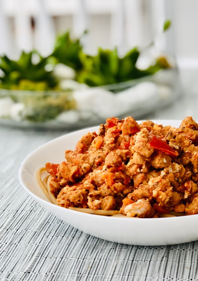 Una foto de Espaguetis con boloñesa de soja texturizada 🍝
