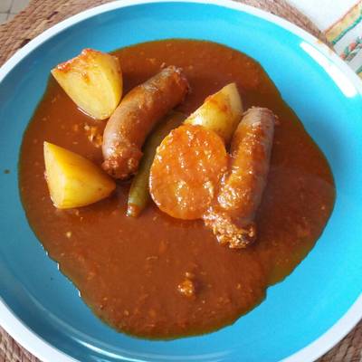 Longaniza en salsa con papas Receta de Astrid- Cookpad