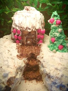 صورة لوصفة كيكة الفواكه الجافة بشكل بيت مغطى بالثلج 🎄🎄