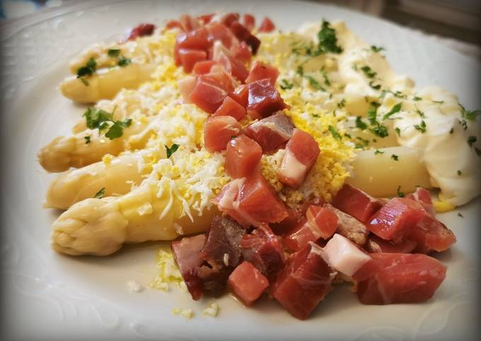 Espárragos con Jamón Ibérico y Huevo cocido picado Receta de josevillalta-  Cookpad