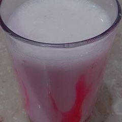 A picture of Strawberry shake 🍓.