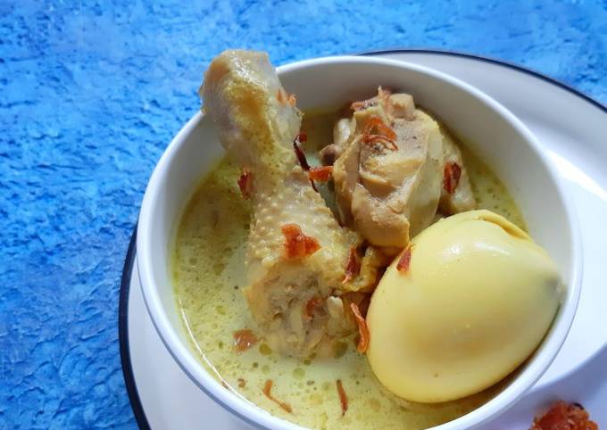 Opor Ayam Telur