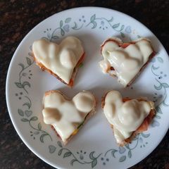 A picture of Combination of love and pizza.