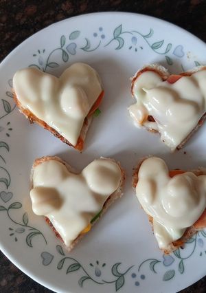 A picture of Combination of love and pizza.