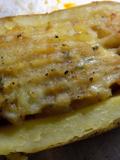 Una foto de Papas rellenas con queso azul y ají asado - dos cocciones