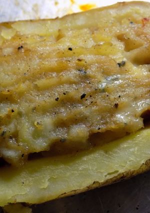 Una foto de Papas rellenas con queso azul y ají asado - dos cocciones