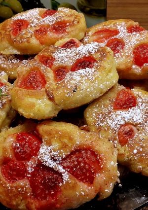 Zdjęcie przepisu ....Racuszki drożdżowe z truskawkami 😉.
