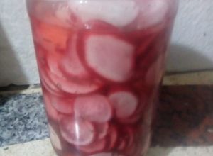 Una foto de Encurtido de rabanitos