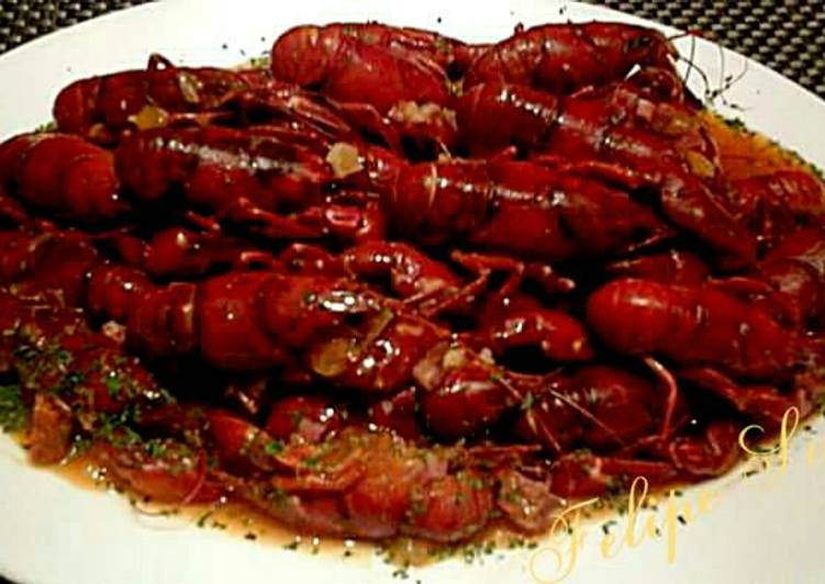 Cangrejos de río en salsa picante