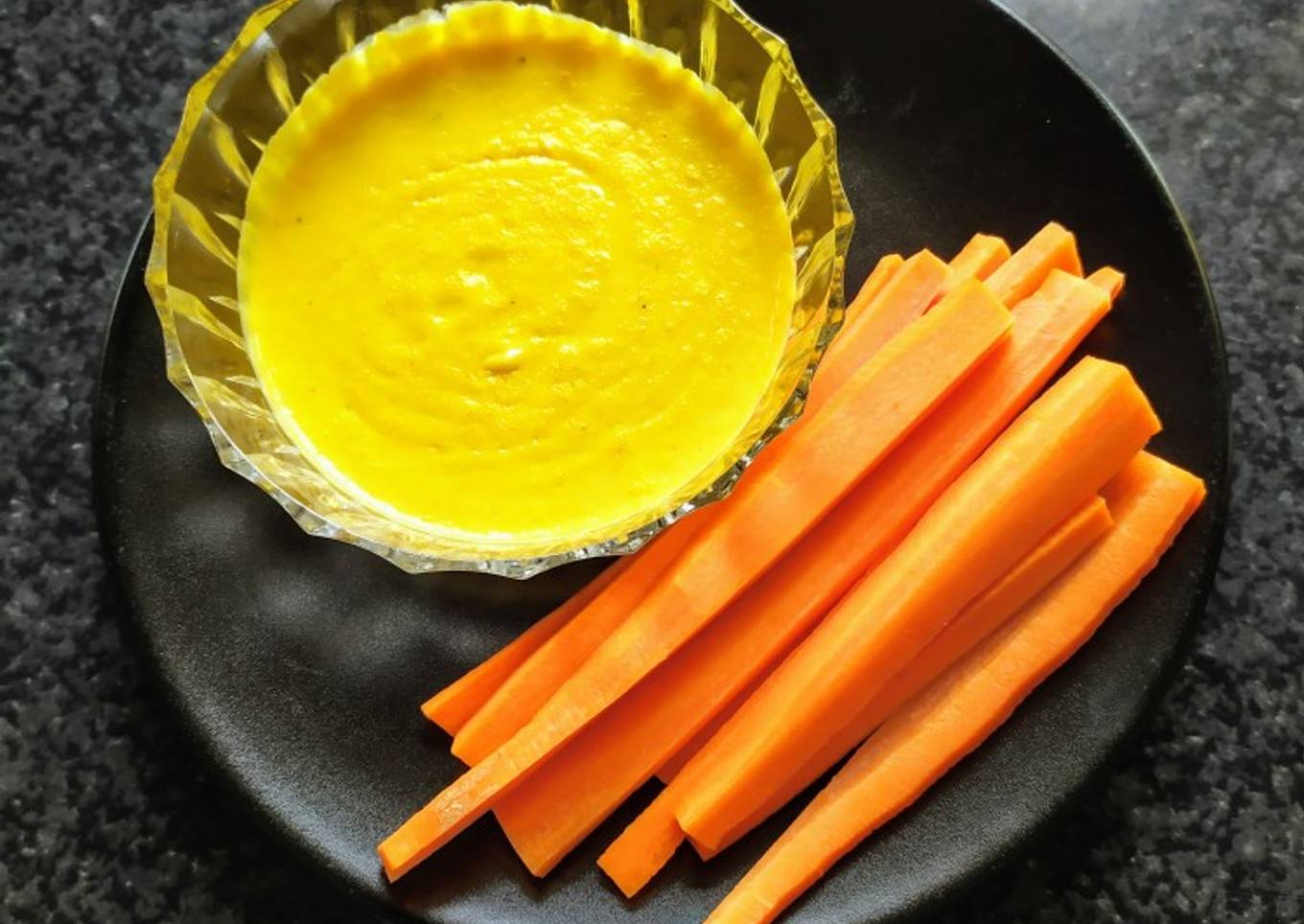Crudités de zanahoria con salsa de mostaza a la antigua