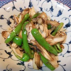 Maitake Mushrooms & Green Pepper Kombu Tea Stir-fry A picture of Maitake Mushrooms & Green Pepper Kombu Tea Stir-fry.
