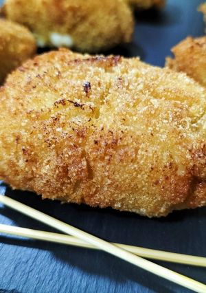 Una foto de Croquetas de pollo cajún