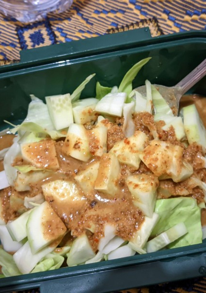 Foto resep INSPIRASI MENU ANAK KOS: PECEL/LOTEK DADAKAN SUPER INSTAN😋